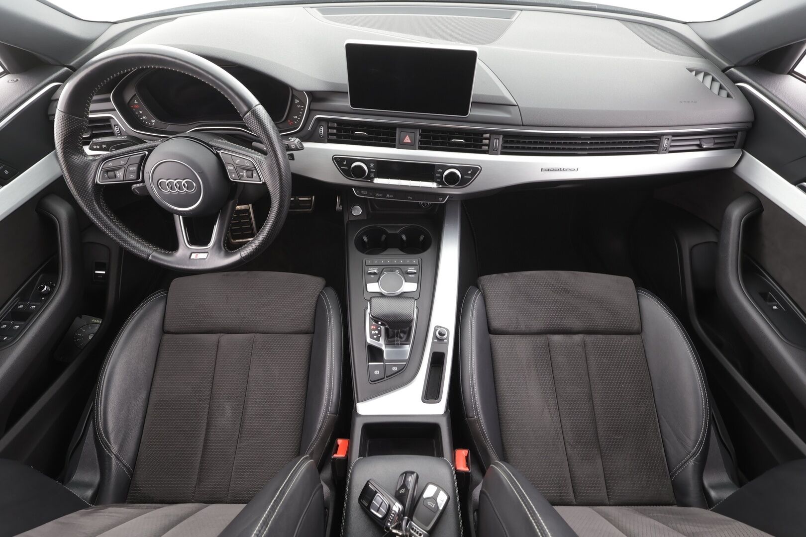 Audi A4 2017 Avant Land of quattro 2,0 TFSI 185 kW quattro S tronic - | Webasto | Koukku | Matrix | P.Tutkat | Vakkari | Bluetooth | Sporttipenkit | Digimittaristo | Navi | Suomi-auto | Kahdet renkaat aluvanteilla |