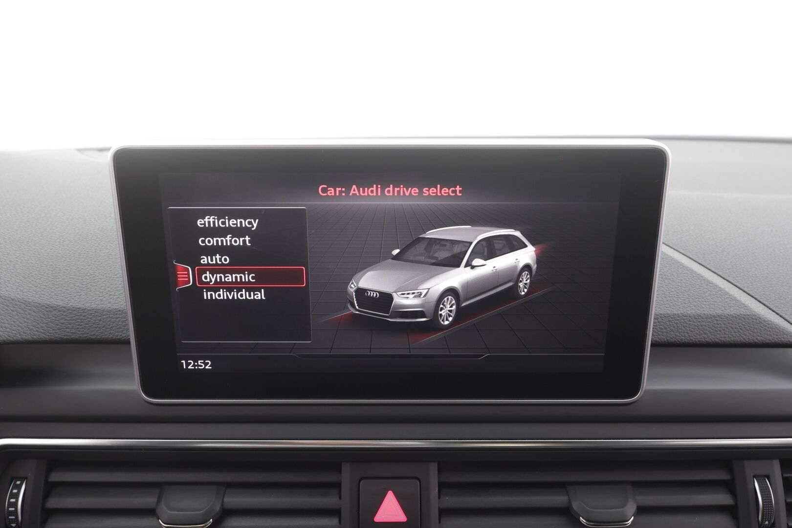 Audi A4 2017 Avant Land of quattro 2,0 TFSI 185 kW quattro S tronic - | Webasto | Koukku | Matrix | P.Tutkat | Vakkari | Bluetooth | Sporttipenkit | Digimittaristo | Navi | Suomi-auto | Kahdet renkaat aluvanteilla |