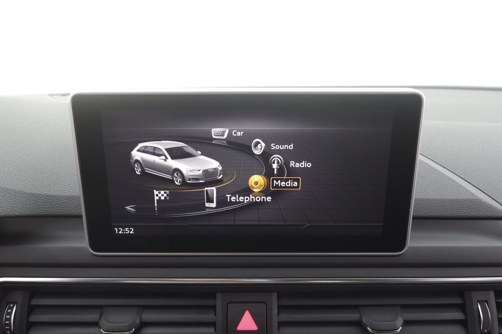 Audi A4 2017 Avant Land of quattro 2,0 TFSI 185 kW quattro S tronic - | Webasto | Koukku | Matrix | P.Tutkat | Vakkari | Bluetooth | Sporttipenkit | Digimittaristo | Navi | Suomi-auto | Kahdet renkaat aluvanteilla |