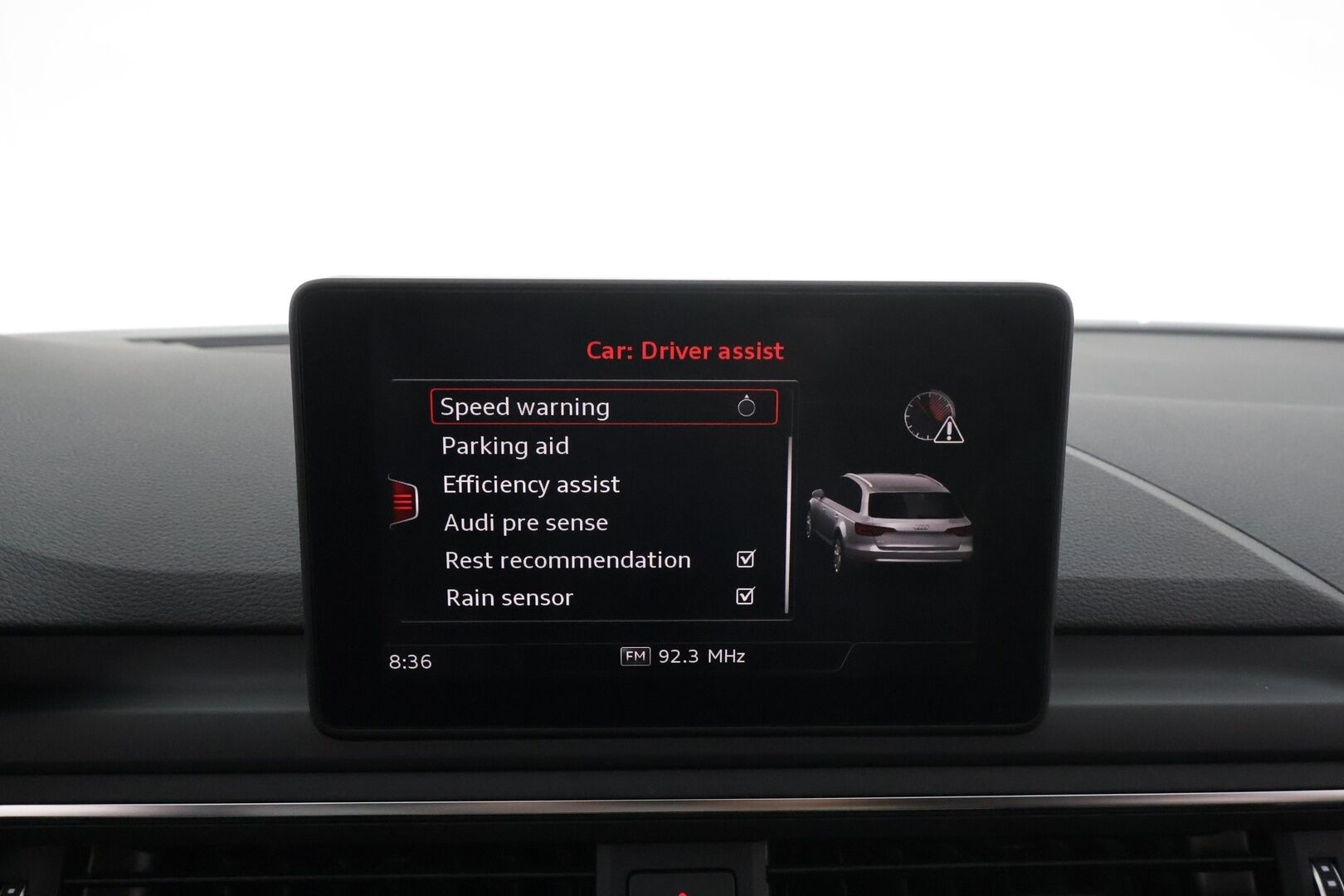 Audi A4 2017 Avant Business Sport 2,0 TFSI 140 kW S tronic * Vakkari / P.tutkat / Webasto / Koukku / LED / Sporttipenkit * - Suomi-auto / Kahdet renkaat aluvanteilla