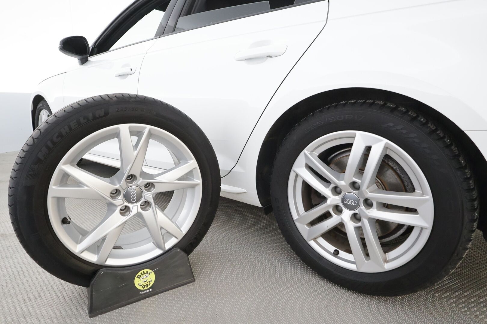 Audi A4 2017 Avant Business Sport 2,0 TFSI 140 kW S tronic * Vakkari / P.tutkat / Webasto / Koukku / LED / Sporttipenkit * - Suomi-auto / Kahdet renkaat aluvanteilla