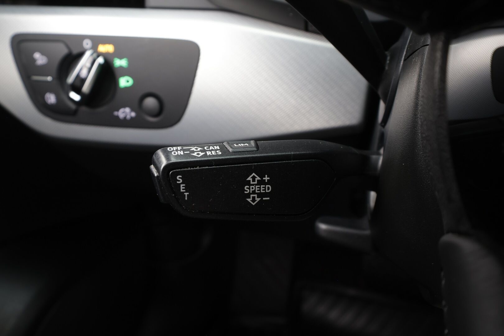 Audi A4 2017 Avant Business Sport 2,0 TFSI 140 kW S tronic * Vakkari / P.tutkat / Webasto / Koukku / LED / Sporttipenkit * - Suomi-auto / Kahdet renkaat aluvanteilla