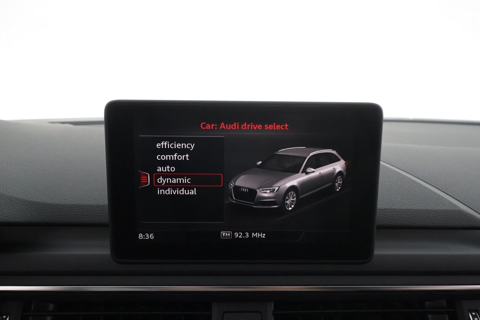 Audi A4 2017 Avant Business Sport 2,0 TFSI 140 kW S tronic * Vakkari / P.tutkat / Webasto / Koukku / LED / Sporttipenkit * - Suomi-auto / Kahdet renkaat aluvanteilla