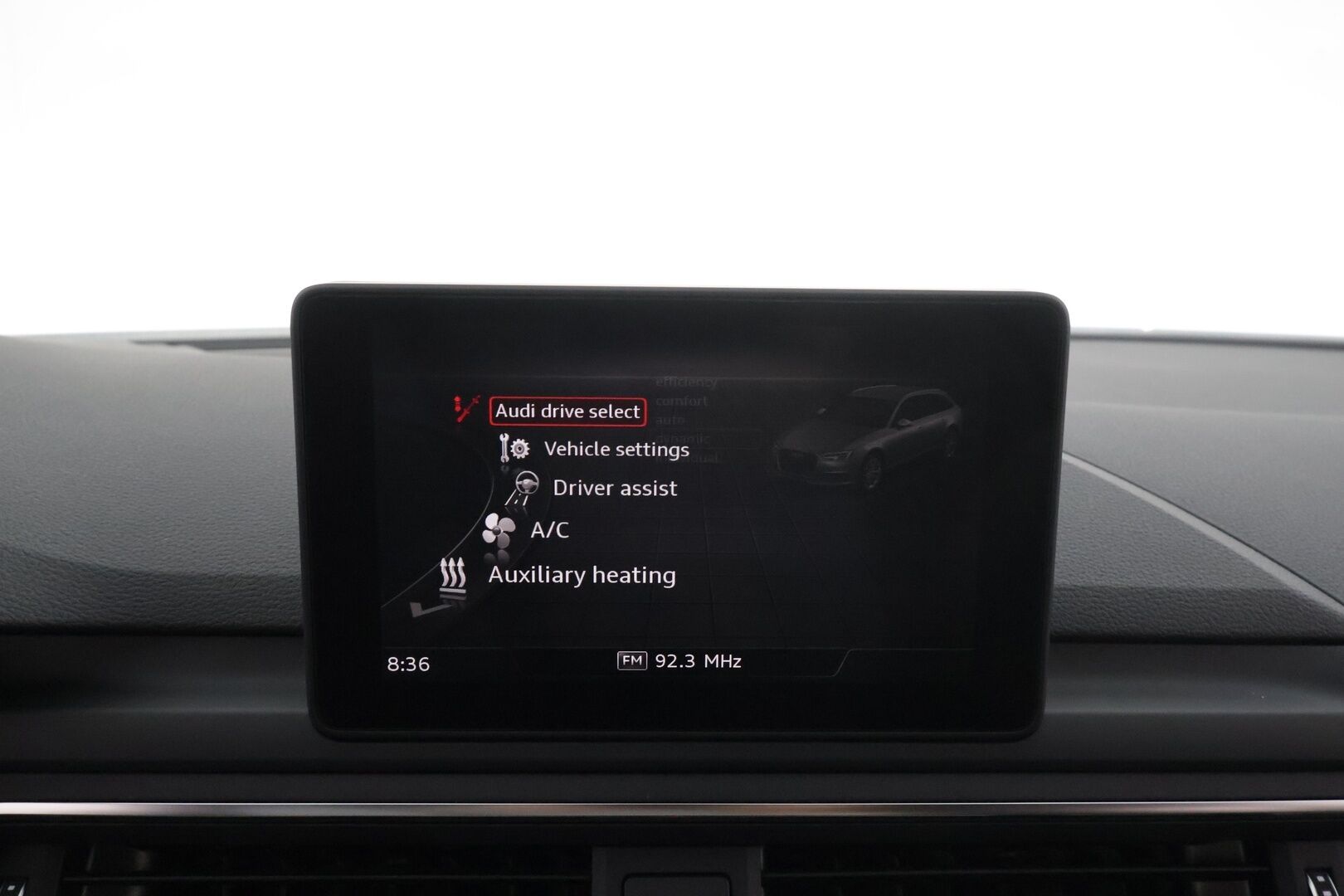 Audi A4 2017 Avant Business Sport 2,0 TFSI 140 kW S tronic * Vakkari / P.tutkat / Webasto / Koukku / LED / Sporttipenkit * - Suomi-auto / Kahdet renkaat aluvanteilla