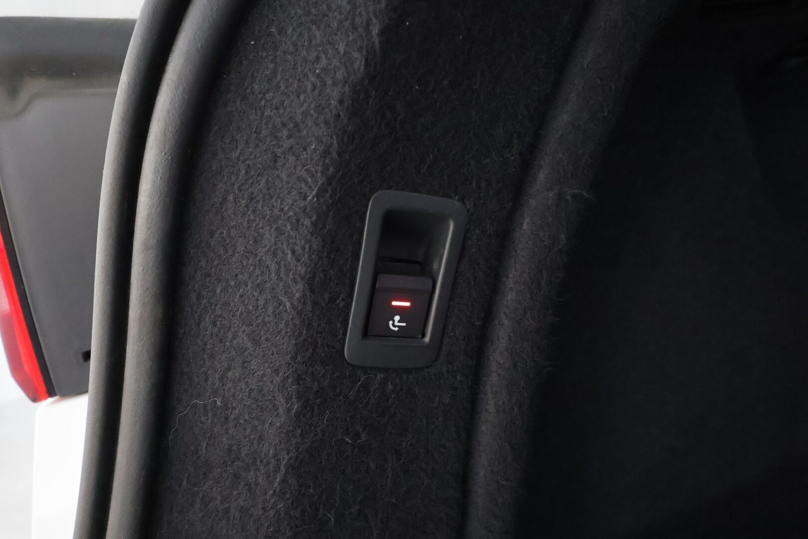 Audi A4 2017 Avant Business Sport 2,0 TFSI 140 kW S tronic * Vakkari / P.tutkat / Webasto / Koukku / LED / Sporttipenkit * - Suomi-auto / Kahdet renkaat aluvanteilla