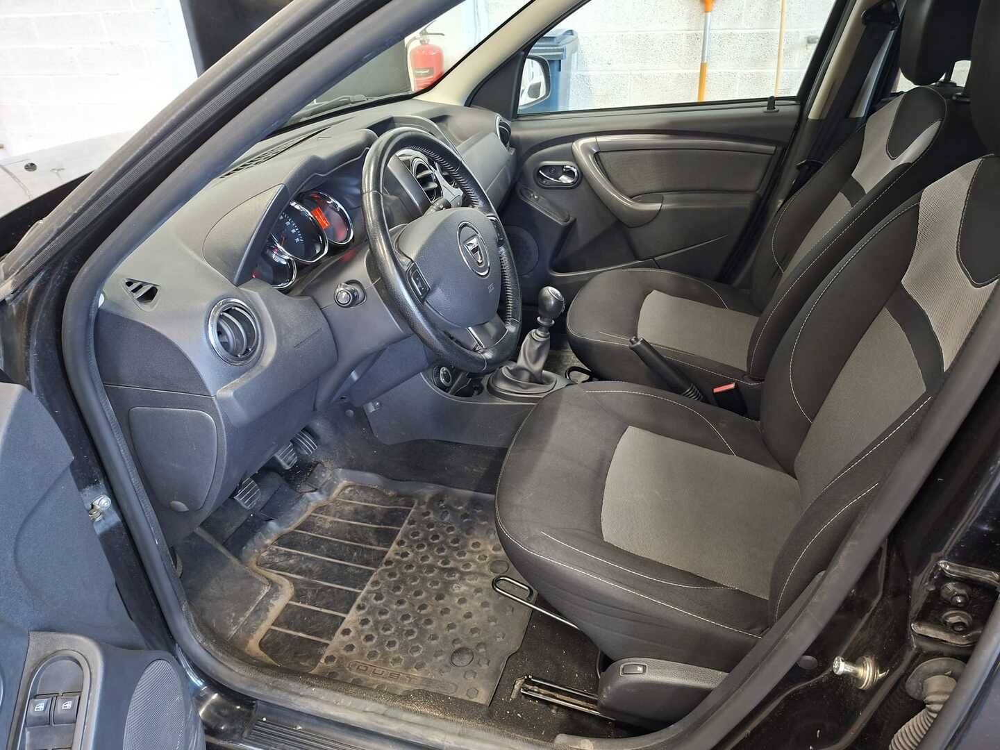 Dacia Duster 2016 TCe 125 S&S 4x4 Black Shadow - | Juuri Tullut! | Koukku | Suomi-auto | Vakkari | P.tutkat | Aut.ilmastointi | 