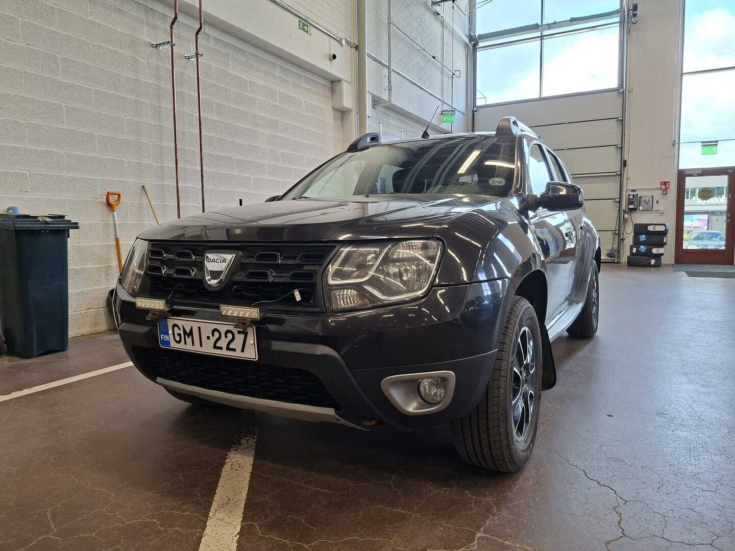 Dacia Duster 2016 TCe 125 S&S 4x4 Black Shadow - | Juuri Tullut! | Koukku | Suomi-auto | Vakkari | P.tutkat | Aut.ilmastointi | 