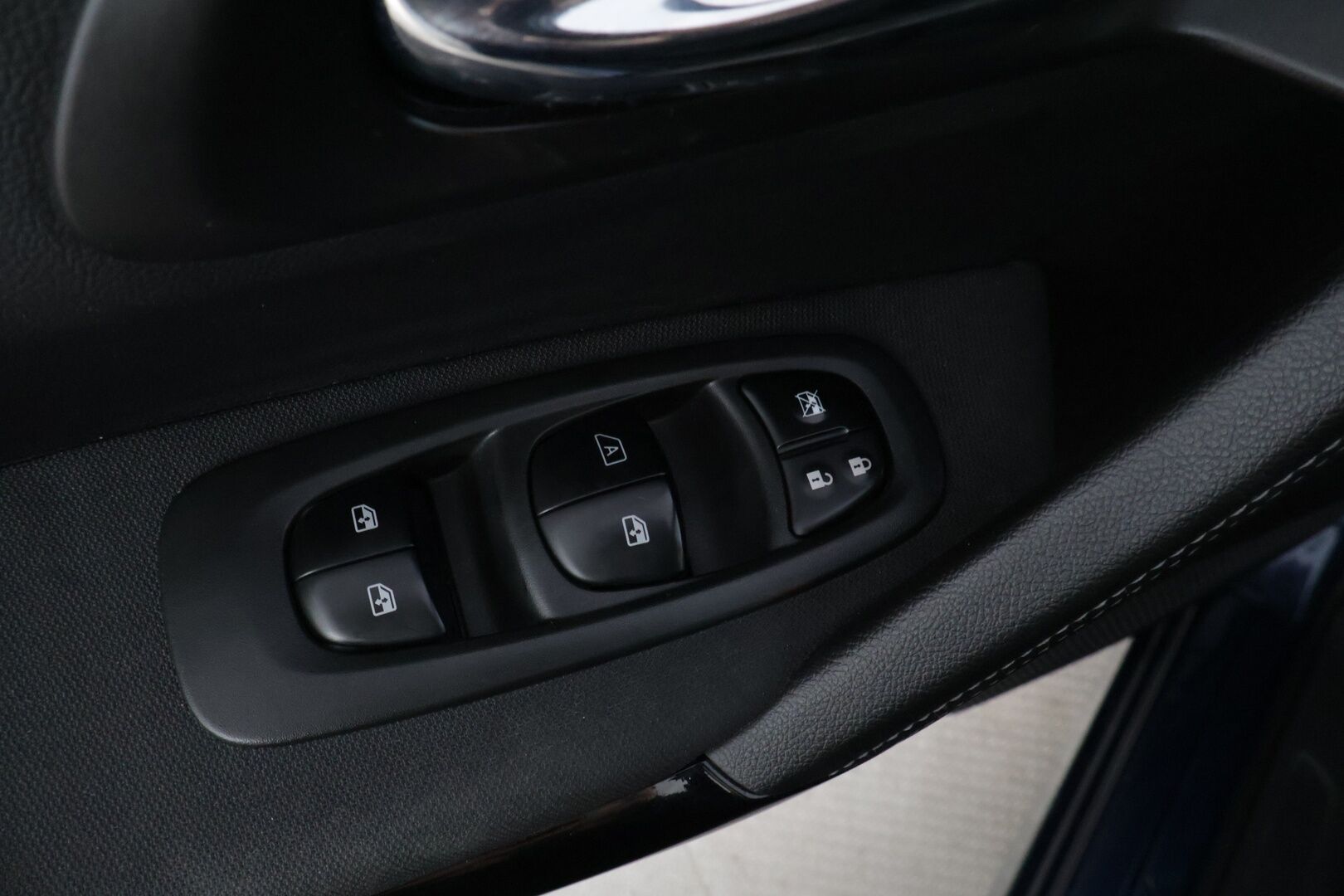 Renault Kadjar 2017 Energy TCe 130 Zen* Vakkari / Mäkilähtöavustin / Lohkolämmitin * - * Suomi-auto / Kahdet renkaat / Juuri huollettu sekä hiljattain katsastettu *