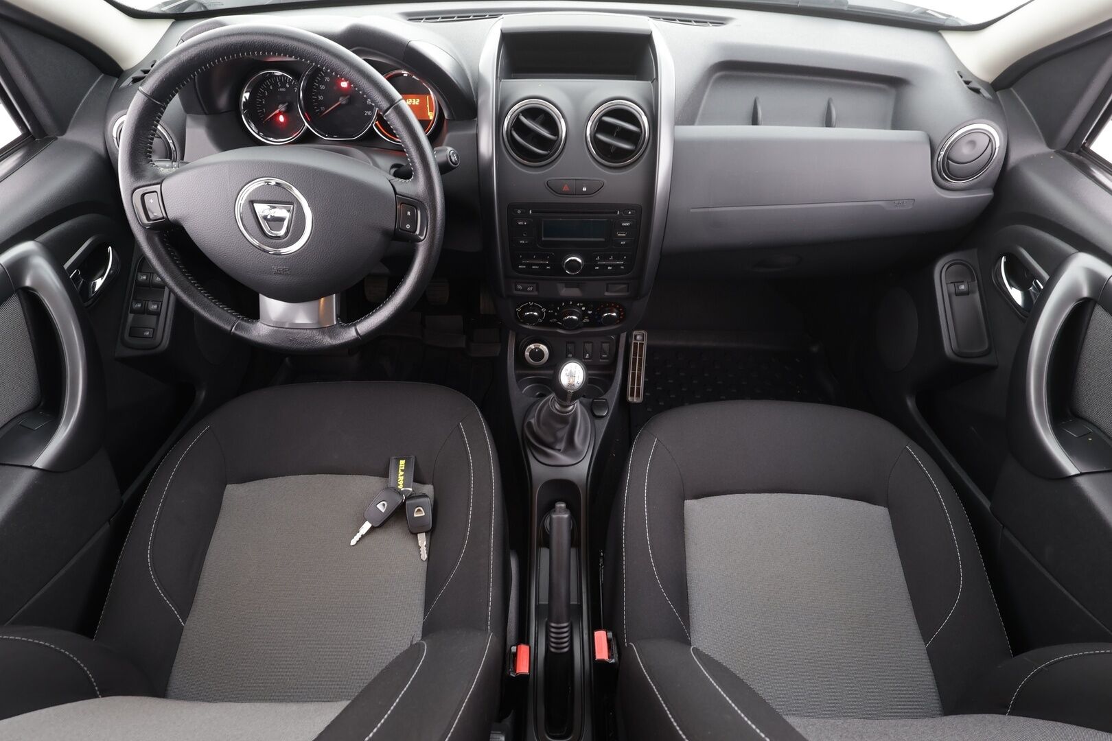 Dacia Duster 2017 TCe 125 S&S 4x4 Edition * Suomi-auto / Sisätilanlämmitin / Koukku / Vakkari / Bluetooth / Kahdet renkaat *