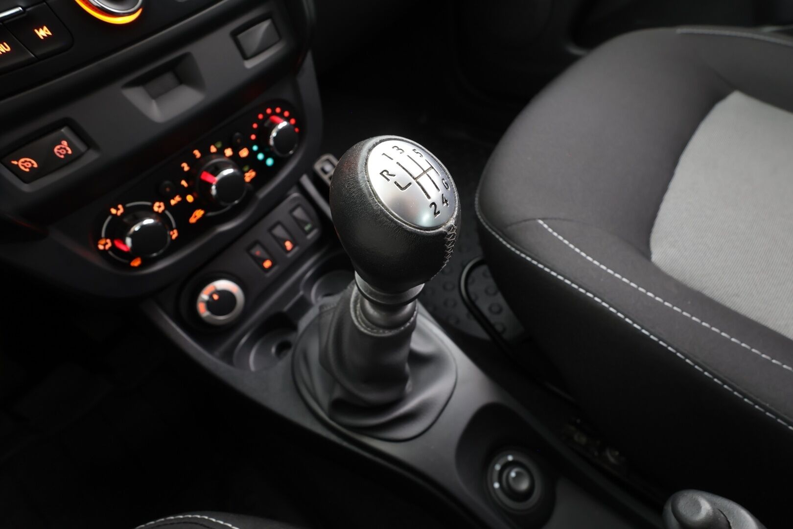 Dacia Duster 2017 TCe 125 S&S 4x4 Edition * Suomi-auto / Sisätilanlämmitin / Koukku / Vakkari / Bluetooth / Kahdet renkaat * - HULLUT JOULUT KORKOTARJOUS 2,49% 