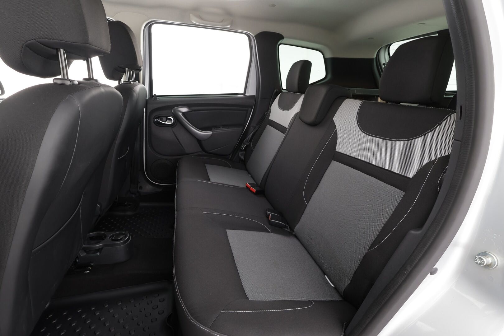 Dacia Duster 2017 TCe 125 S&S 4x4 Edition * Suomi-auto / Sisätilanlämmitin / Koukku / Vakkari / Bluetooth / Kahdet renkaat *