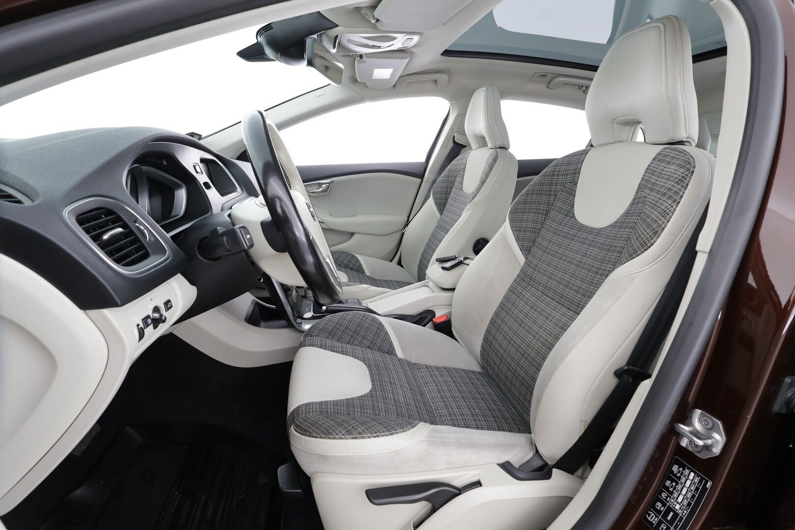 Volvo V40 Cross Country 2017 D2 Business aut * Vakkari / Panorama / P.kamera / LED / Navi / Koukku / Webasto / Tuulilasinlämmitin / Digimittaristo * - Suomi-auto / Kahdet renkaat aluvanteilla