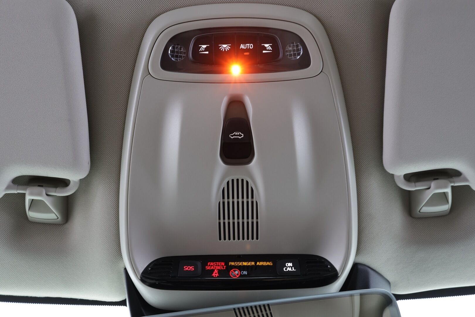 Volvo V40 Cross Country 2017 D2 Business aut * Vakkari / Panorama / P.kamera / LED / Navi / Koukku / Webasto / Tuulilasinlämmitin / Digimittaristo * - Suomi-auto / Kahdet renkaat aluvanteilla - HULLUT JOULUT KORKOTARJOUS 2,49% 