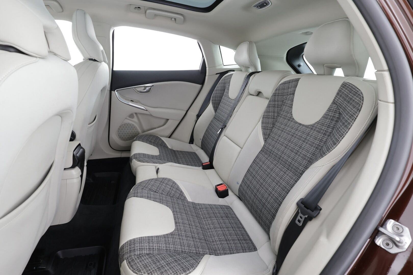 Volvo V40 Cross Country 2017 D2 Business aut * Vakkari / Panorama / P.kamera / LED / Navi / Koukku / Webasto / Tuulilasinlämmitin / Digimittaristo * - Suomi-auto / Kahdet renkaat aluvanteilla - HULLUT JOULUT KORKOTARJOUS 2,49% 