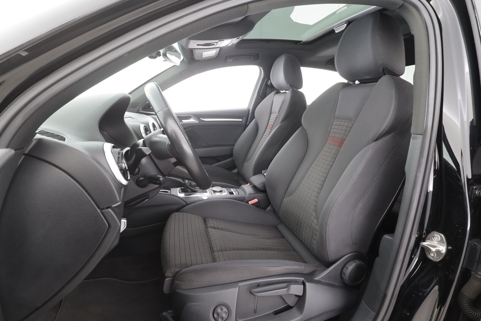 Audi A3 2017 Sedan First Edition Business Sport 1,4 TFSI COD 110 kW ultra S tronic - | ACC | Facelift | B&O | LED | Kattoluukku | Sporttipenkit | Urheilualusta | Keyless | Drive Select | Apple & Android | 2x renkaat aluin | Suomiauto |