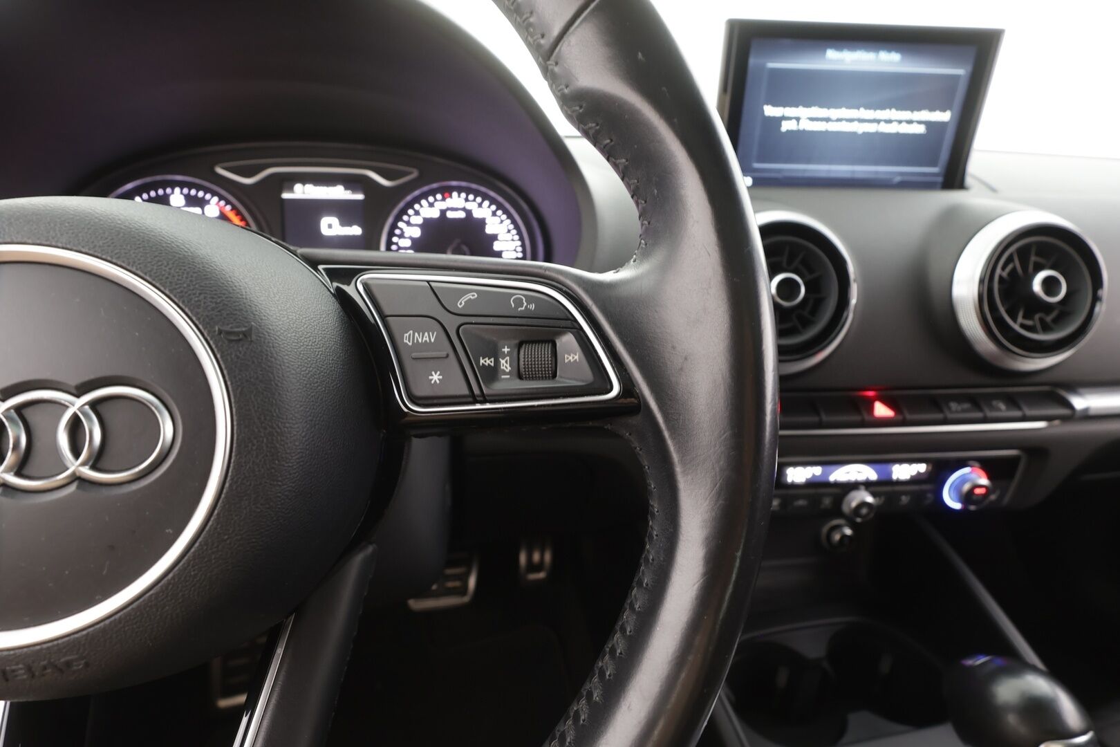 Audi A3 2017 Sedan First Edition Business Sport 1,4 TFSI COD 110 kW ultra S tronic - | ACC | Facelift | B&O | LED | Kattoluukku | Sporttipenkit | Urheilualusta | Keyless | Drive Select | Apple & Android | 2x renkaat aluin | Suomiauto |