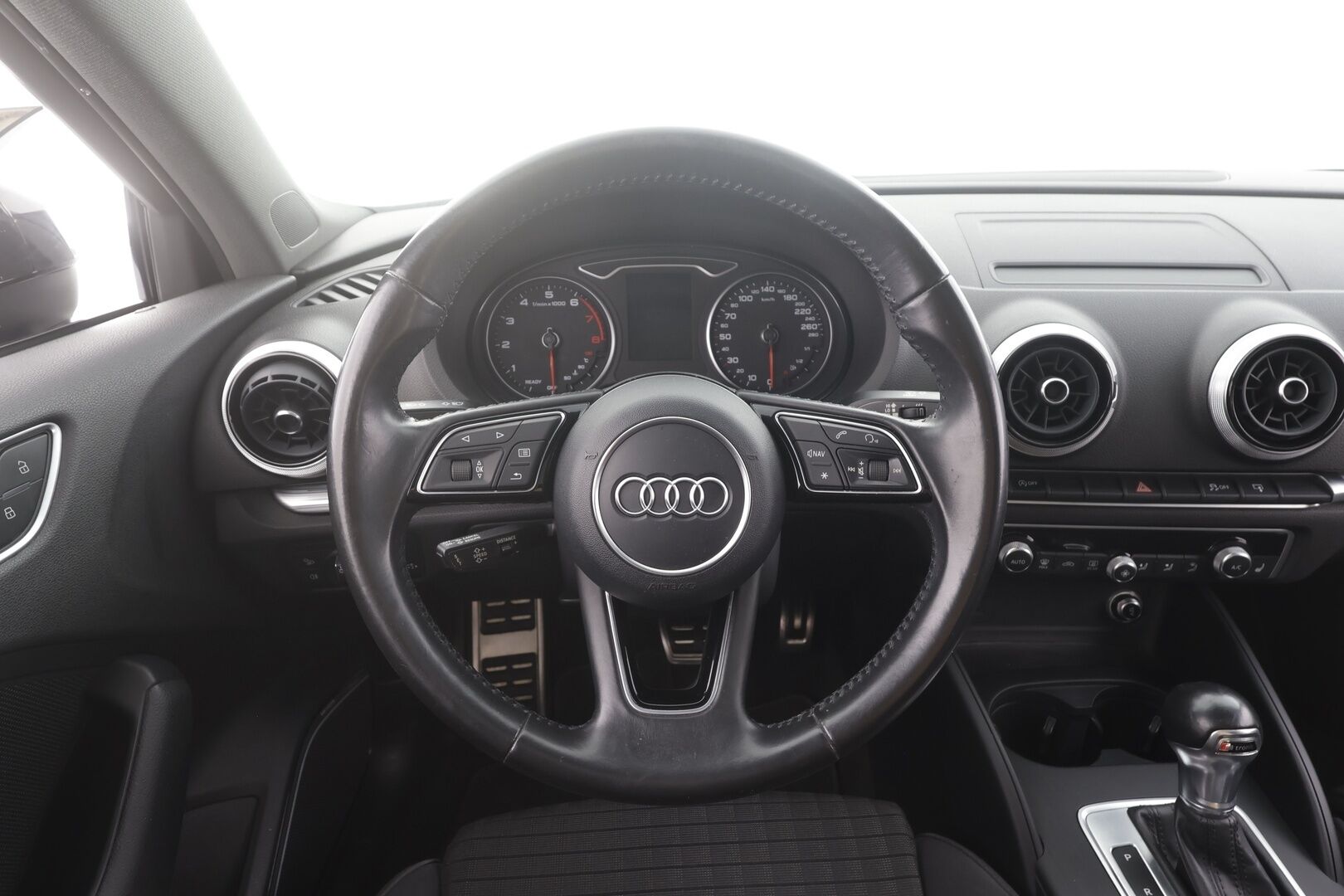 Audi A3 2017 Sedan First Edition Business Sport 1,4 TFSI COD 110 kW ultra S tronic - | ACC | Facelift | B&O | LED | Kattoluukku | Sporttipenkit | Urheilualusta | Keyless | Drive Select | Apple & Android | 2x renkaat aluin | Suomiauto |