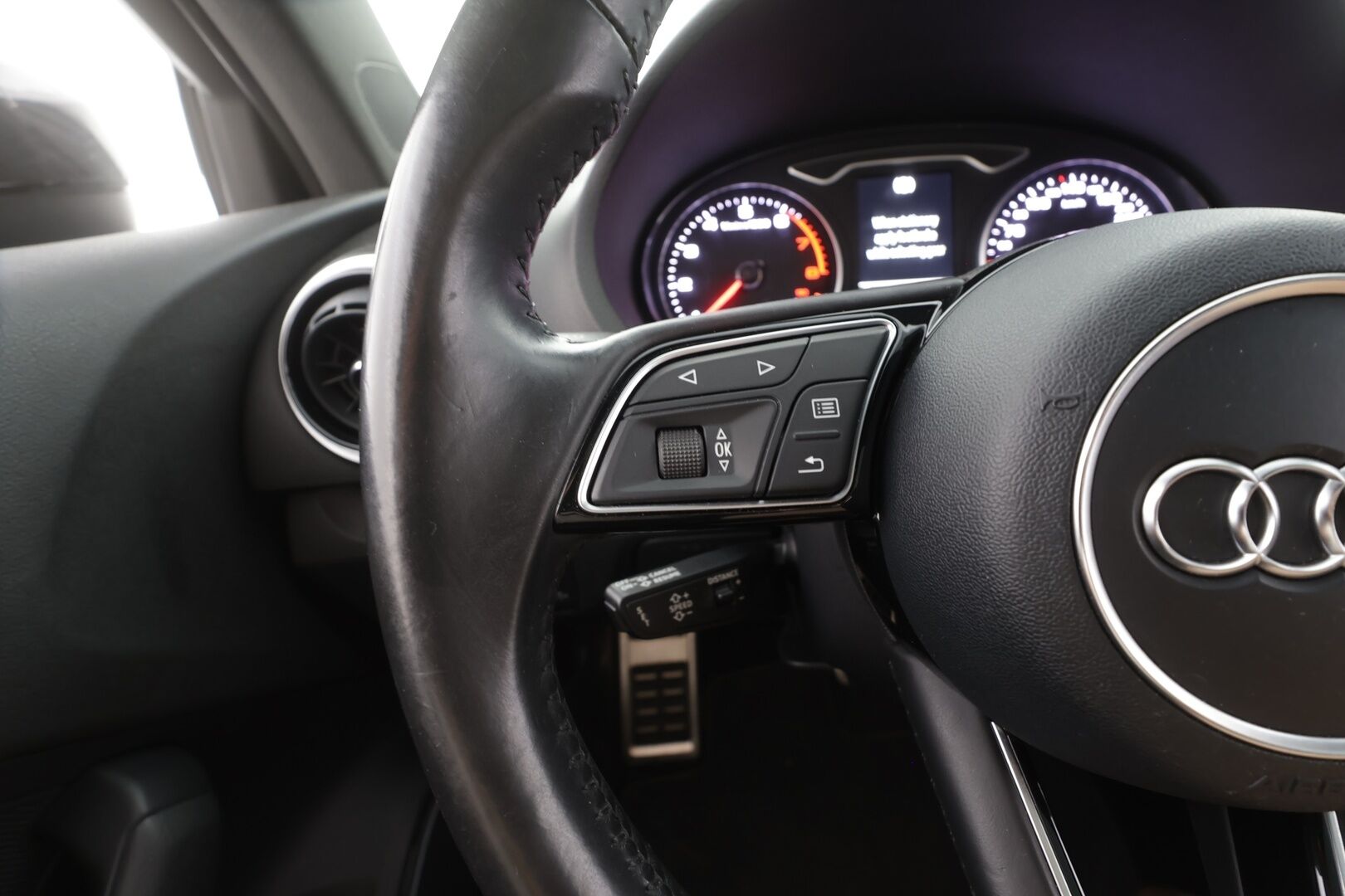 Audi A3 2017 Sedan First Edition Business Sport 1,4 TFSI COD 110 kW ultra S tronic - | ACC | Facelift | B&O | LED | Kattoluukku | Sporttipenkit | Urheilualusta | Keyless | Drive Select | Apple & Android | 2x renkaat aluin | Suomiauto |