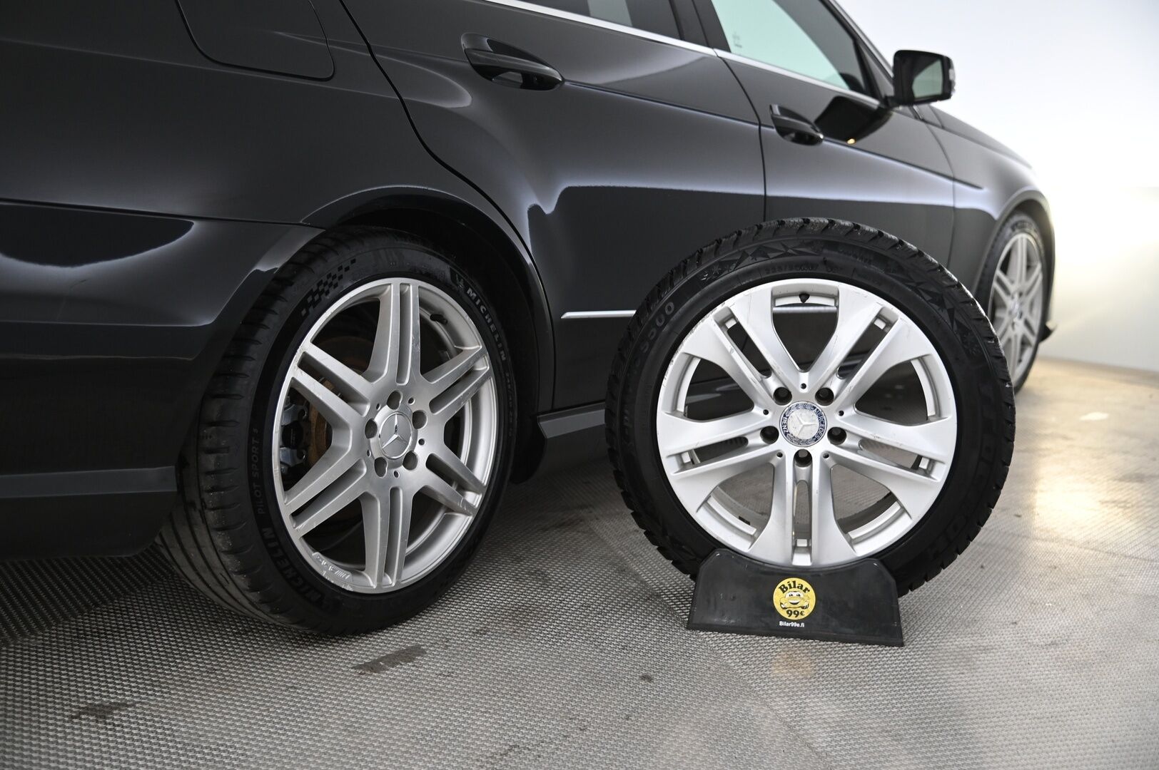 Mercedes-Benz E 2010 350 CDI 4Matic AMG-Styling *Nahkasisusta / Tutkat /  Navi / Rattivaihteet* - Juuri huollettu&katsastettu / Amg sisä- ja ulkonäköpaketti / Väkivahva 3.0L mersun diesel / Tummennetut takalasit 
