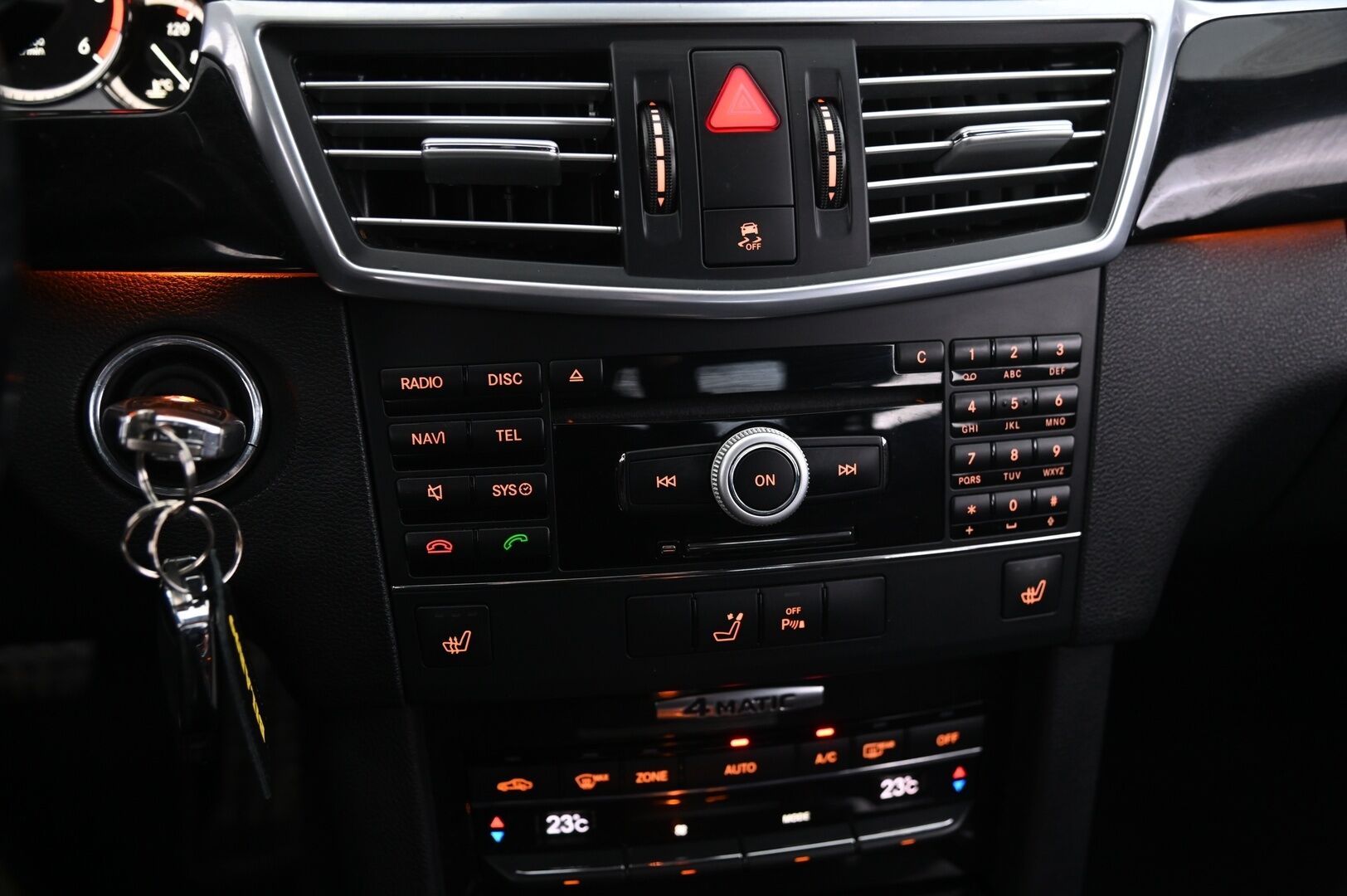 Mercedes-Benz E 2010 350 CDI 4Matic AMG-Styling *Nahkasisusta / Tutkat /  Navi / Rattivaihteet* - Juuri huollettu&katsastettu / Amg sisä- ja ulkonäköpaketti / Väkivahva 3.0L mersun diesel / Tummennetut takalasit 