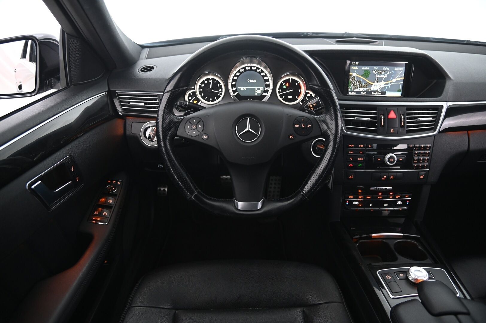 Mercedes-Benz E 2010 350 CDI 4Matic AMG-Styling *Nahkasisusta / Tutkat /  Navi / Rattivaihteet* - Juuri huollettu&katsastettu / Amg sisä- ja ulkonäköpaketti / Väkivahva 3.0L mersun diesel / Tummennetut takalasit 