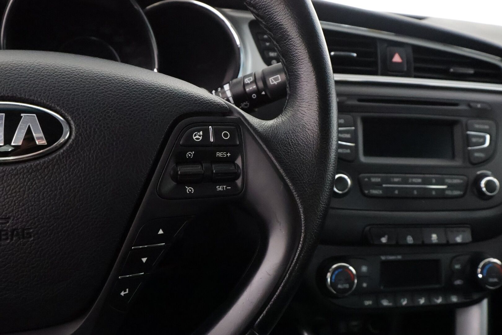 Kia cee'd 2017 1,6 EX 5D DCT A/T - | Facelift | Vakkari | Lohko&Sisätilanlämmitin | Bluetooth | P.Tutka | Ratinlämmitys | Suomi-auto | Kahdet renkaat |