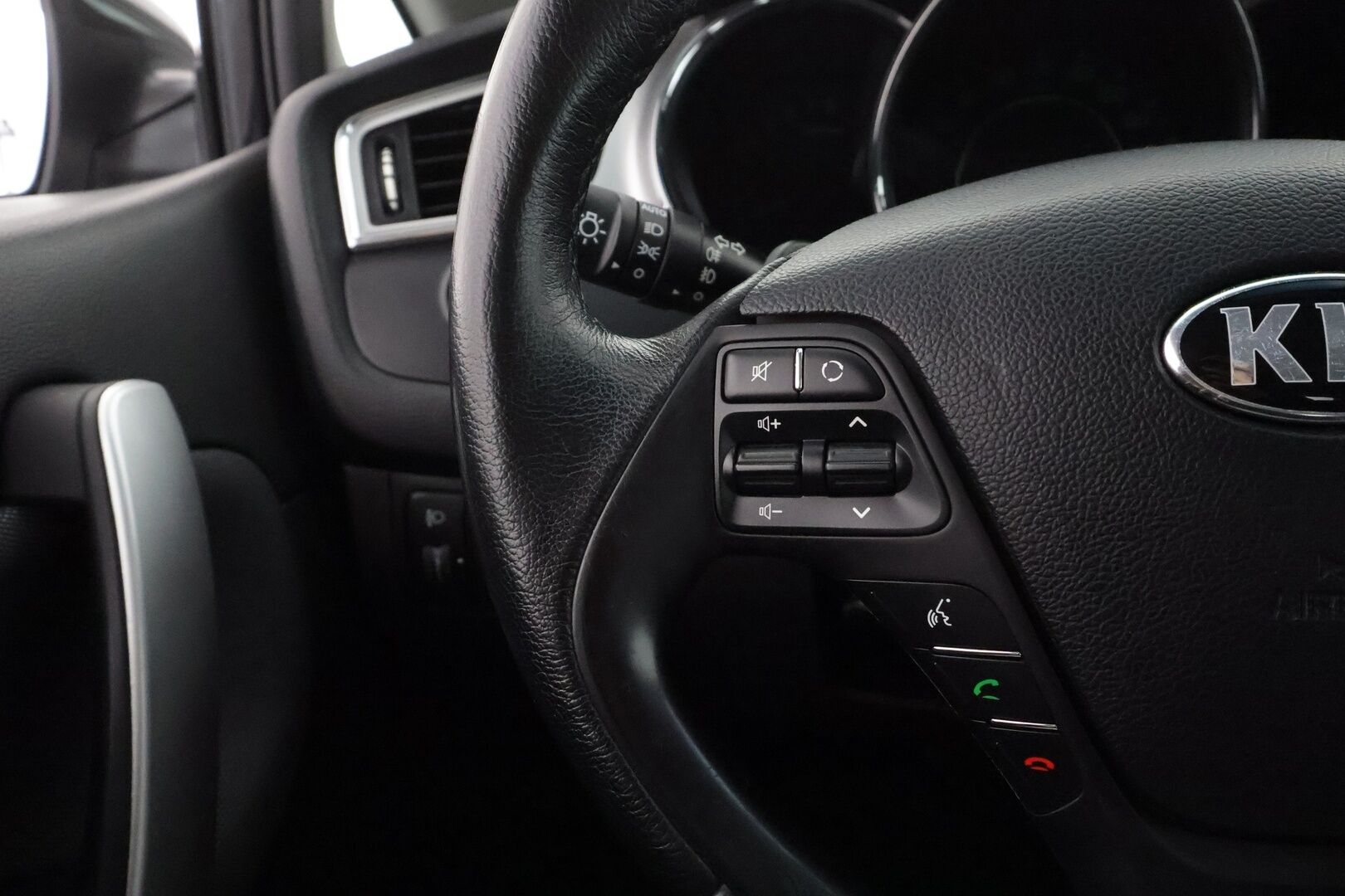 Kia cee'd 2017 1,6 EX 5D DCT A/T - | Facelift | Vakkari | Lohko&Sisätilanlämmitin | Bluetooth | P.Tutka | Ratinlämmitys | Suomi-auto | Kahdet renkaat |
