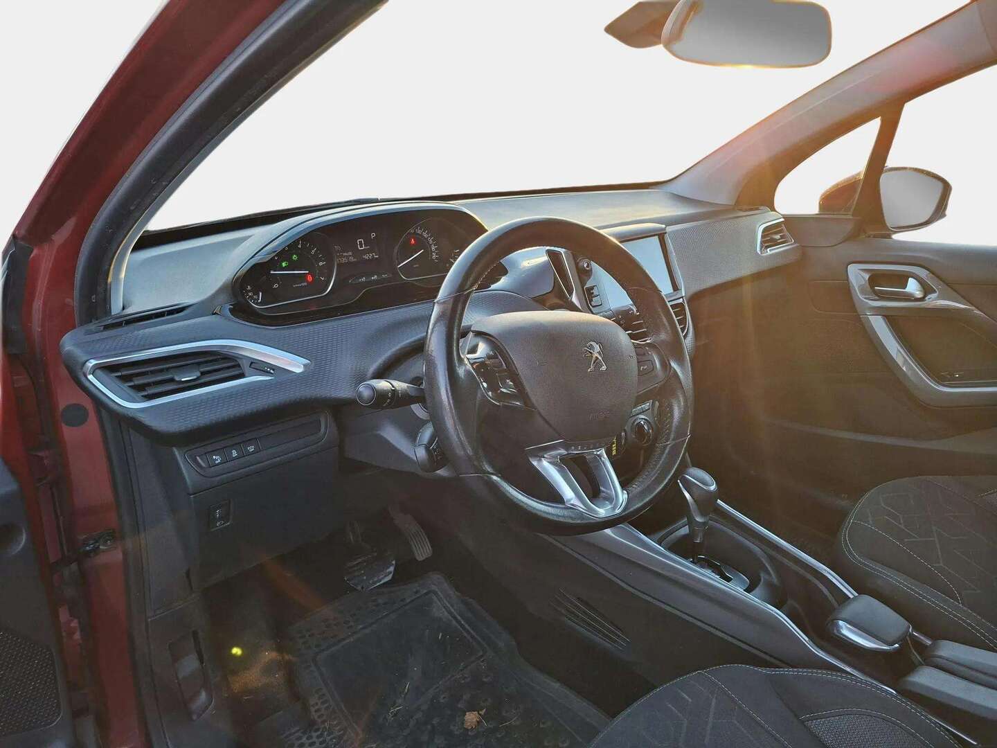 Peugeot 2008 2016, kuva 3/4