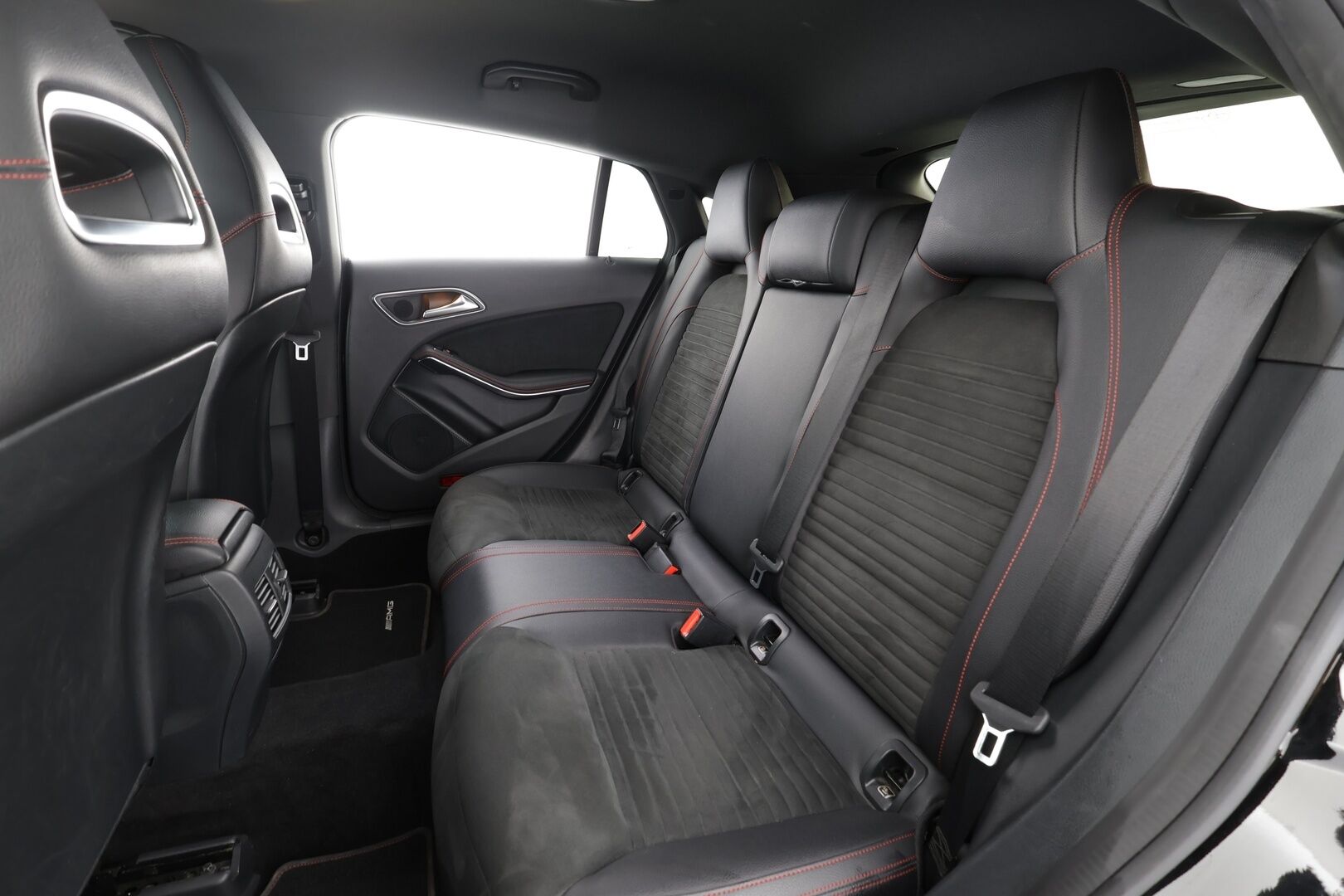 Mercedes-Benz CLA 2017 180 A Shooting Brake Business AMG - | LED | Sporttipenkit | Nahka-alcantara | Peruutuskamera | Bluetooth | Active Brake Assist | Vakkari | Aut. ilmastointi | 2x renkaat aluin | 