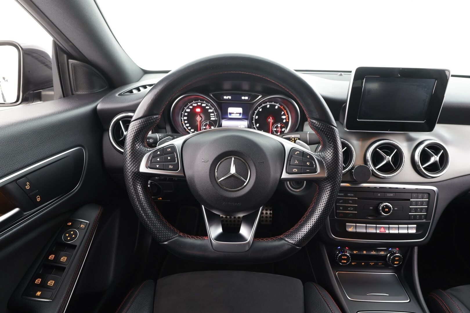 Mercedes-Benz CLA 2017 180 A Shooting Brake Business AMG - | LED | Sporttipenkit | Nahka-alcantara | Peruutuskamera | Bluetooth | Active Brake Assist | Vakkari | Aut. ilmastointi | 2x renkaat aluin | 