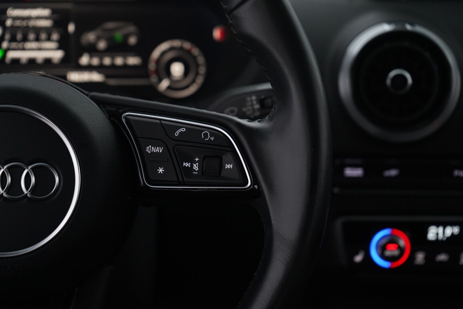 Audi A3 2017 Sportback Business Sport 1,4 TFSI e-tron S tronic *ACC / Digimittaristo / Urheiluistuimet / Keylessgo* - Juuri katsastettu / Kahdet Nokian renkaat Audin alumiinivantein / 2x Laturi / Säännölliset huollot