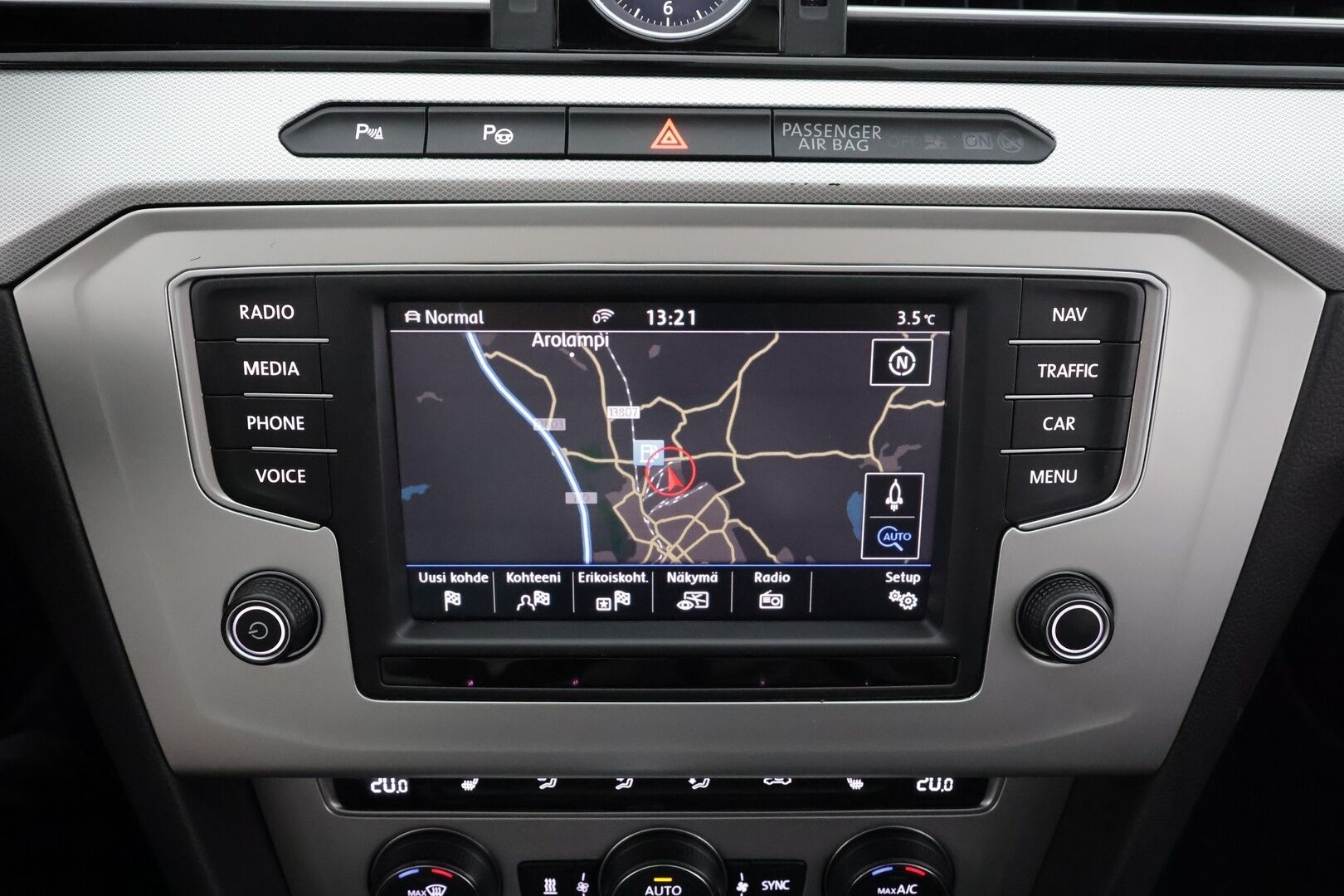 Volkswagen Passat 2017 Variant Comfortline 2,0 TDI 110 kW DSG * Webasto / ACC / LED / P.Tutkat / Navi * - Suomi-auto / Kahdet renkaat aluvanteilla