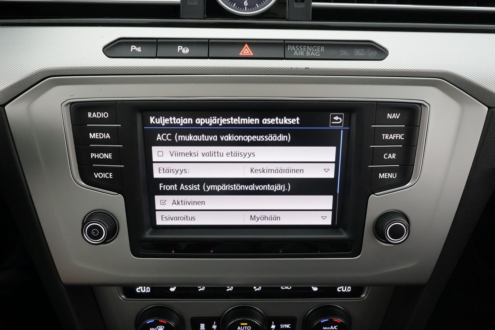 Volkswagen Passat 2017 Variant Comfortline 2,0 TDI 110 kW DSG * Webasto / ACC / LED / P.Tutkat / Navi * - Suomi-auto / Kahdet renkaat aluvanteilla