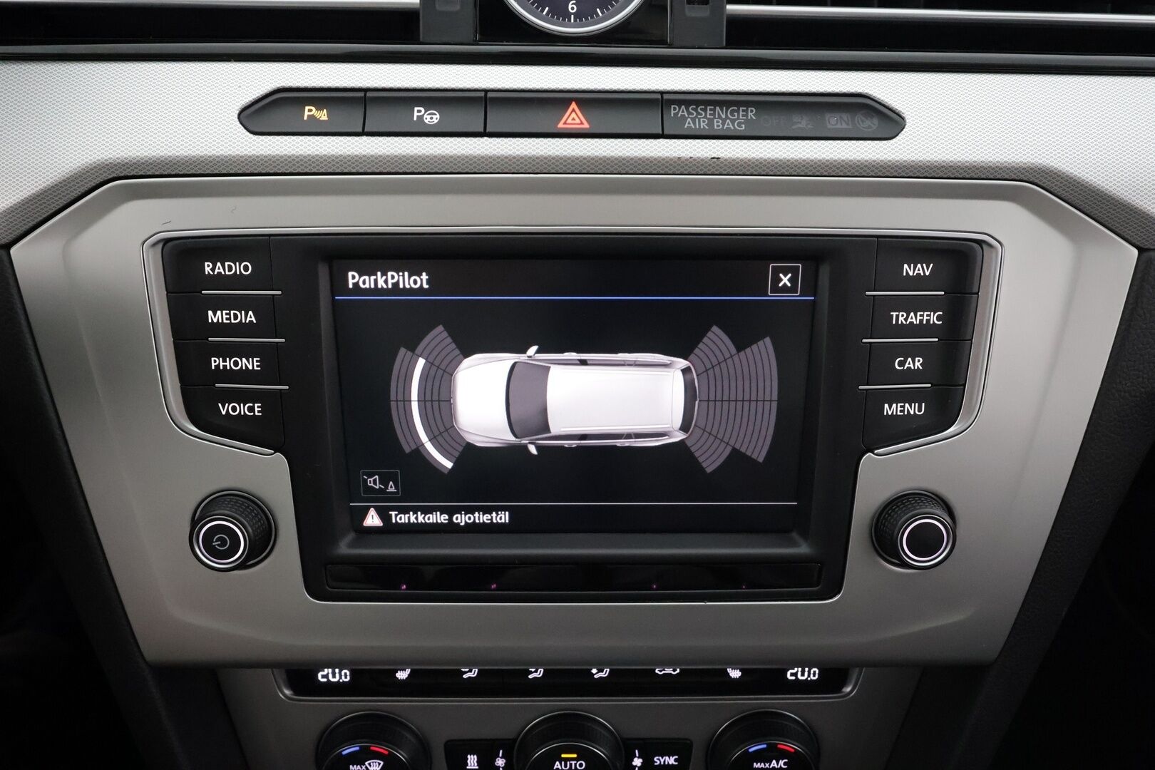 Volkswagen Passat 2017 Variant Comfortline 2,0 TDI 110 kW DSG * Webasto / ACC / LED / P.Tutkat / Navi * - Suomi-auto / Kahdet renkaat aluvanteilla