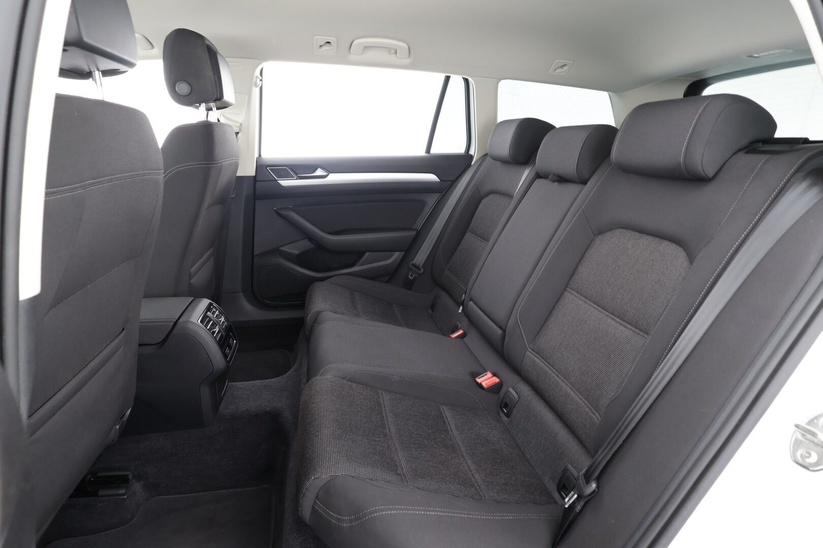Volkswagen Passat 2017 Variant Comfortline 2,0 TDI 110 kW DSG - Suomi-auto | Webasto | ACC | LED | P.Tutkat | NAVI