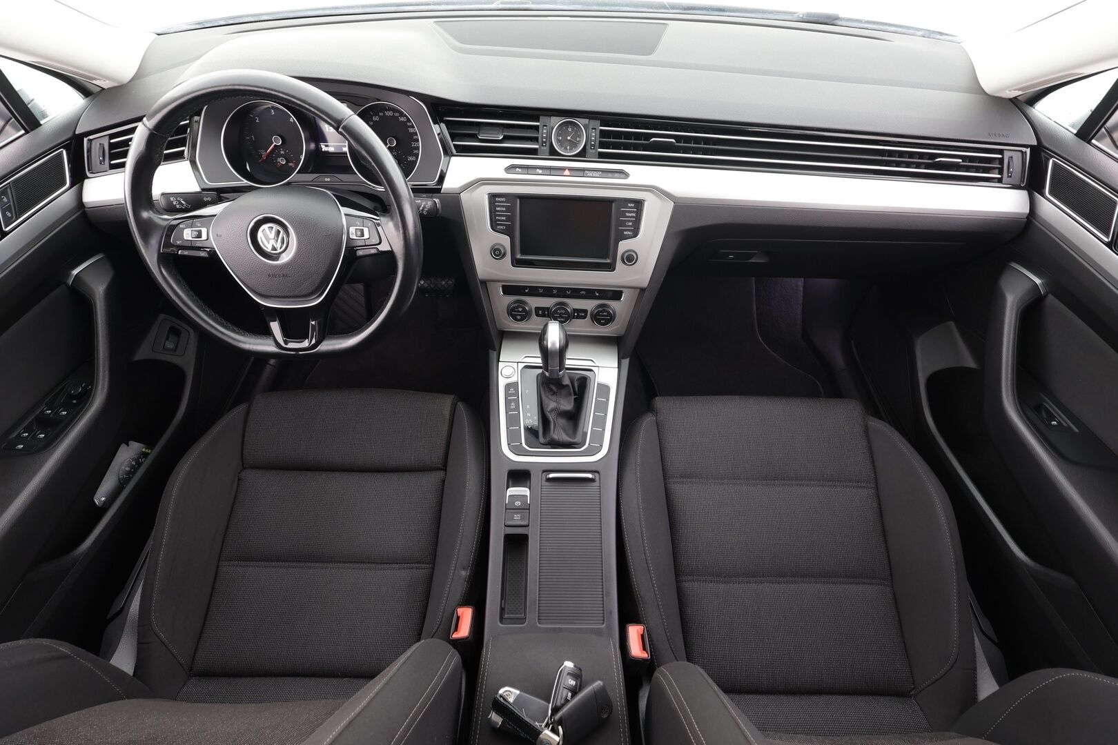 Volkswagen Passat 2017 Variant Comfortline 2,0 TDI 110 kW DSG * Webasto / ACC / LED / P.Tutkat / Navi * - Suomi-auto / Kahdet renkaat aluvanteilla - HULLUT AVAJAISHULINAT KORKOTARJOUS 3,29 %