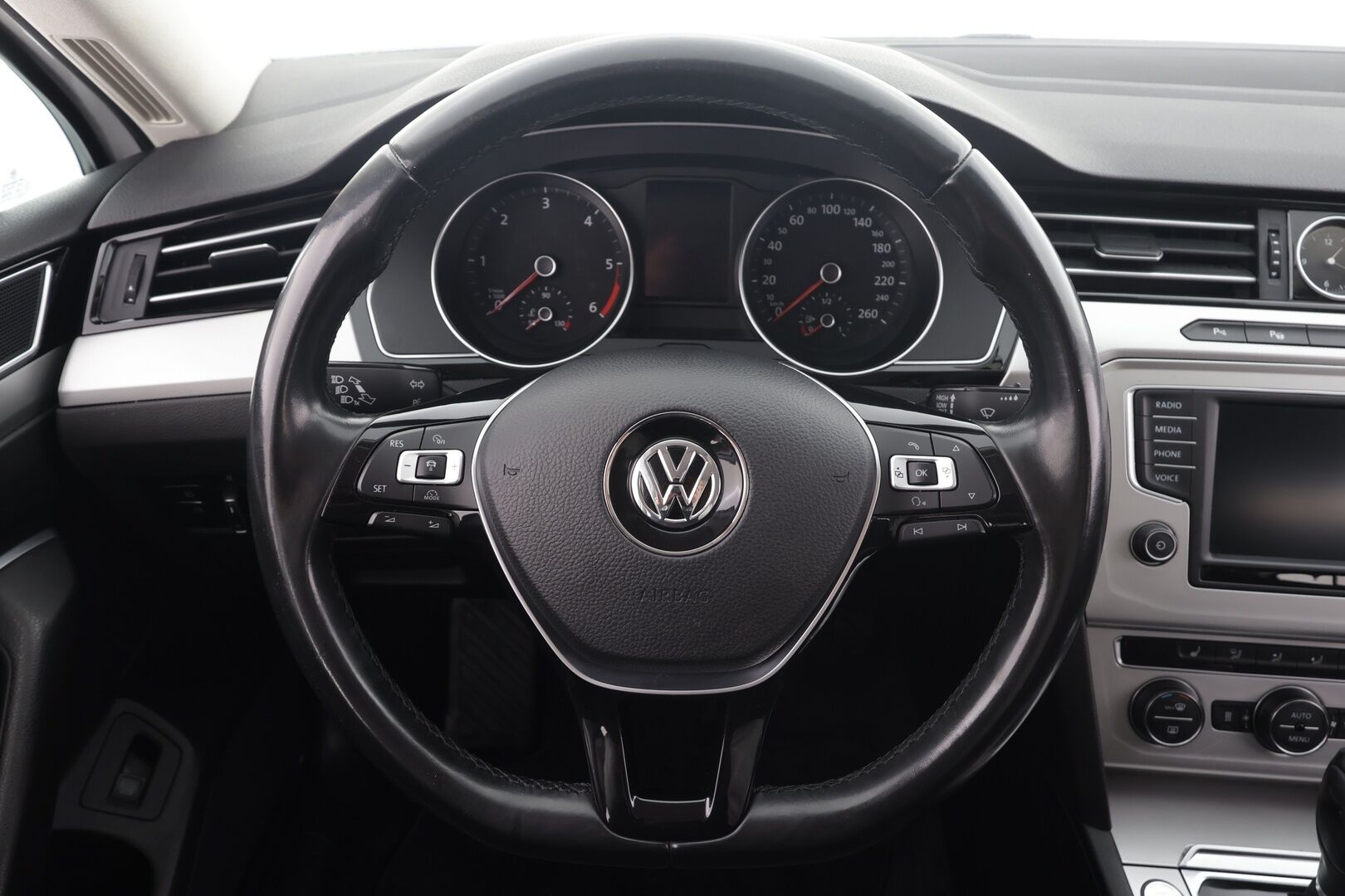 Volkswagen Passat 2017 Variant Comfortline 2,0 TDI 110 kW DSG - Suomi-auto | Webasto | ACC | LED | P.Tutkat | NAVI