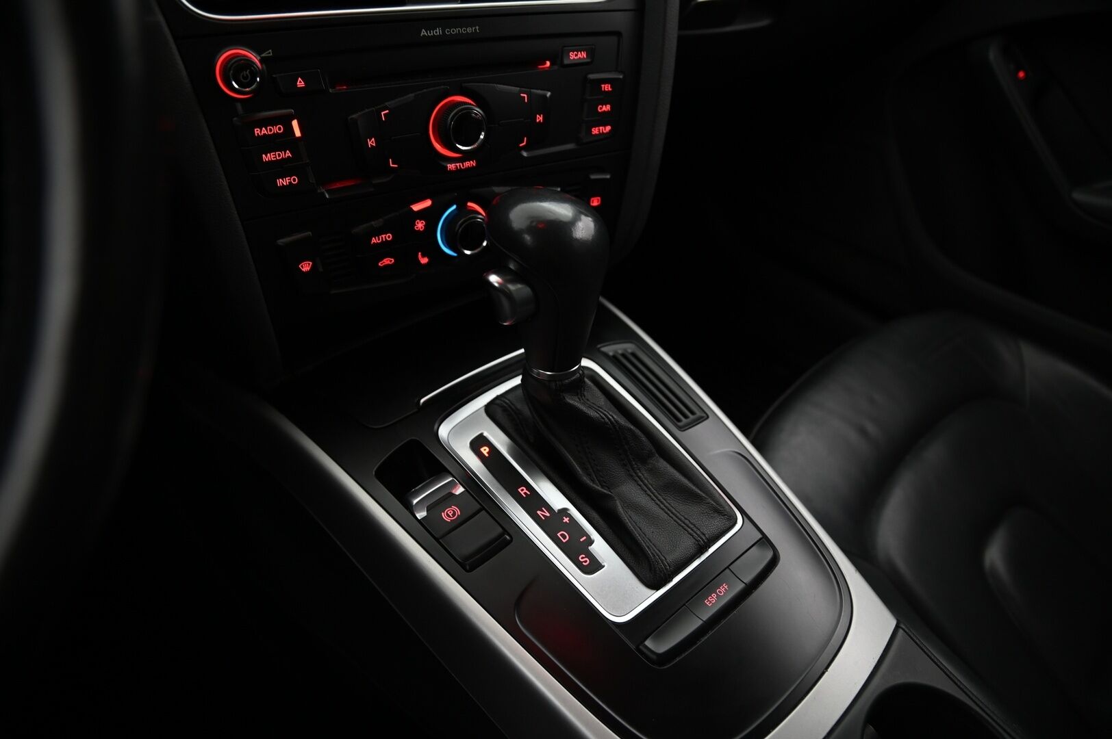 Audi A4 allroad quattro 2010 A4 ALLROAD QUATTRO Farmari *Myydään huutokaupat.com*