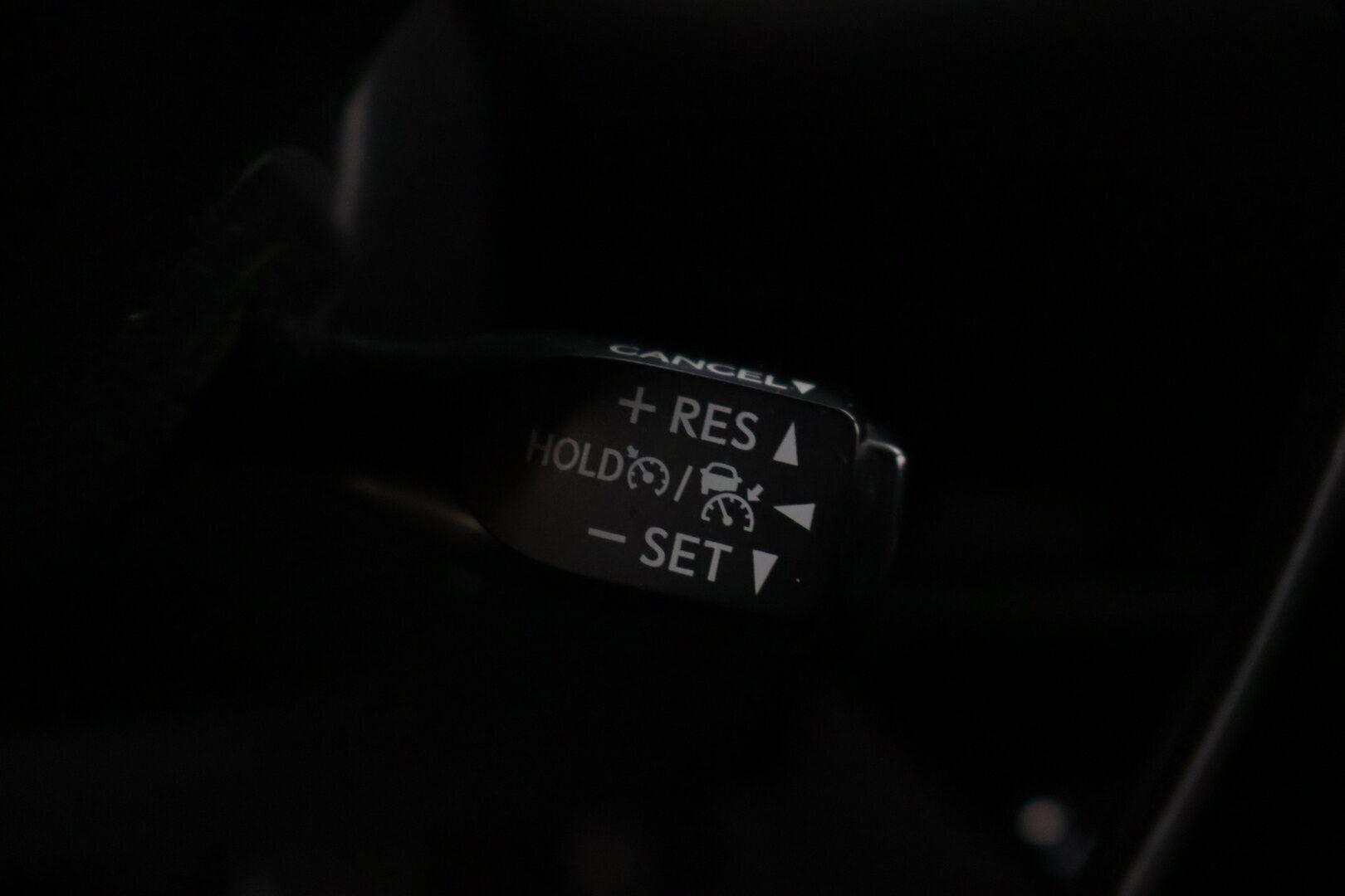 Toyota C-HR 2017 1,8 Hybrid Style *ACC / JBL / Lohko / BLIS / Navi / KeyLess / P-kamera / Ratinlämmitin / Vetokoukku / LED* - *2x renkaat / Merkkihuollettu / Suomi-auto*