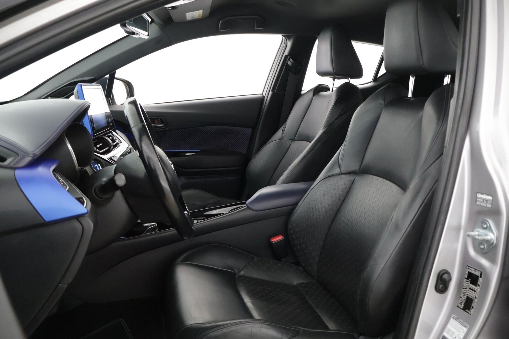 Toyota C-HR 2017 1,8 Hybrid Style *ACC / JBL / Lohko / BLIS / Navi / KeyLess / P-kamera / Ratinlämmitin / Vetokoukku / LED* - *2x renkaat / Merkkihuollettu / Suomi-auto*