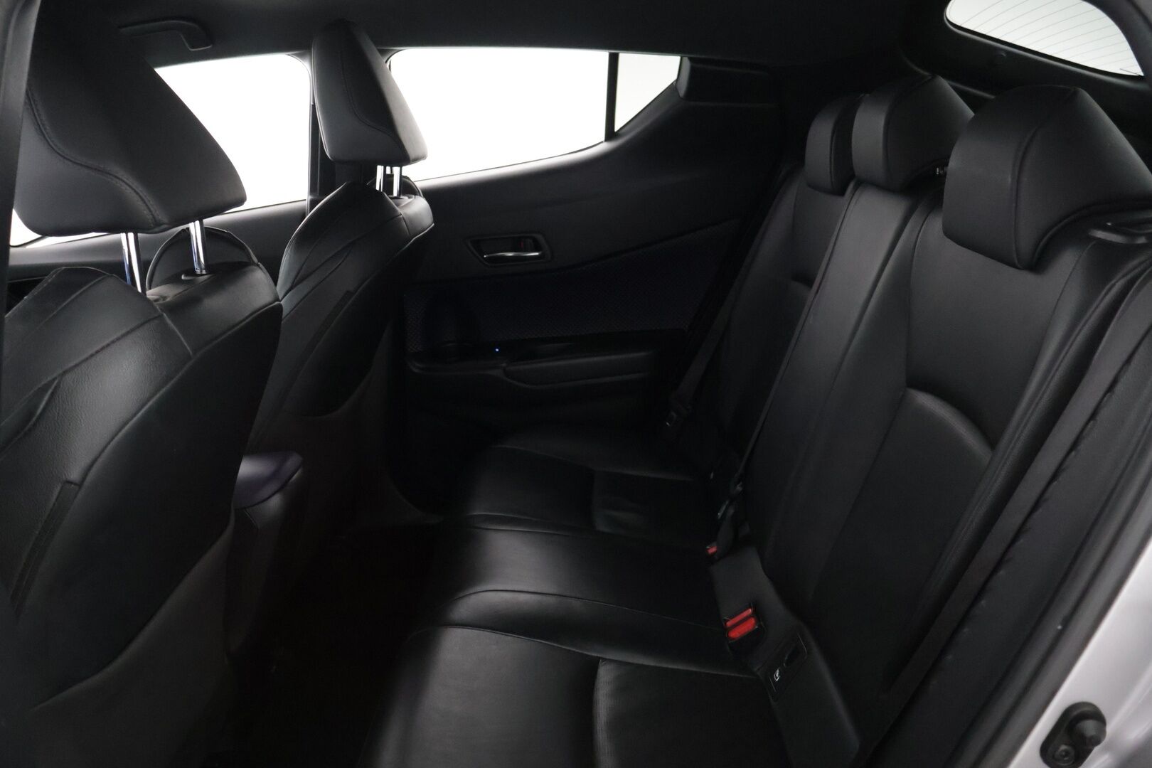 Toyota C-HR 2017 1,8 Hybrid Style *ACC / JBL / Lohko / BLIS / Navi / KeyLess / P-kamera / Ratinlämmitin / Vetokoukku / LED* - *2x renkaat / Merkkihuollettu / Suomi-auto*