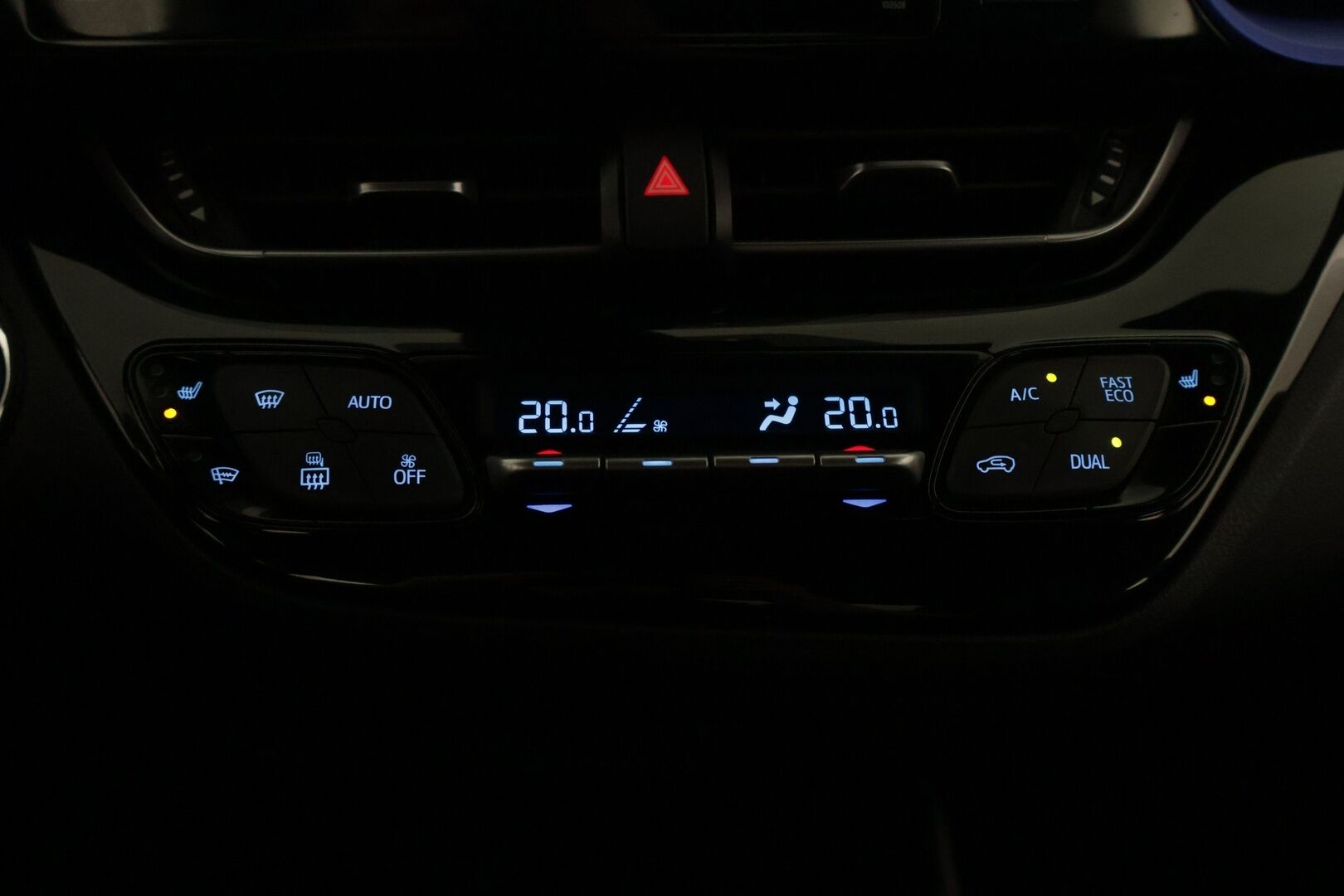 Toyota C-HR 2017 1,8 Hybrid Style *ACC / JBL / Lohko / BLIS / Navi / KeyLess / P-kamera / Ratinlämmitin / Vetokoukku / LED* - *2x renkaat / Merkkihuollettu / Suomi-auto*