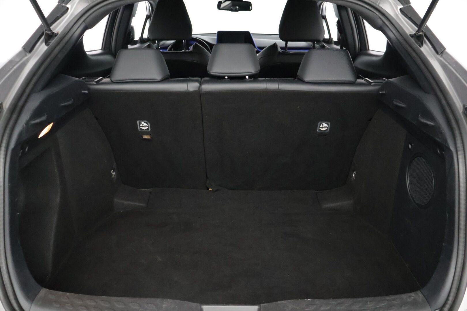 Toyota C-HR 2017 1,8 Hybrid Style *ACC / JBL / Lohko / BLIS / Navi / KeyLess / P-kamera / Ratinlämmitin / Vetokoukku / LED* - *2x renkaat / Merkkihuollettu / Suomi-auto*