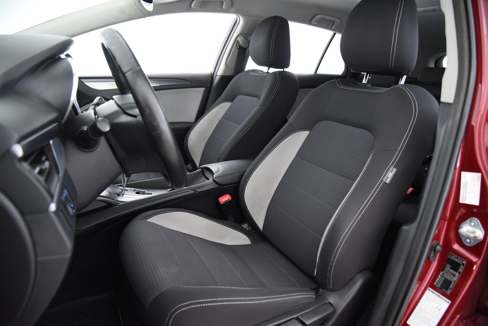 Toyota Avensis 2017 1,8 Valvematic Active Edition Touring Sports Multidrive S / Koukku / Lohko+Sisäpist. / P.kamera / Kaistavahti / LED - Juuri huollettu hieno Suomi-auto! / Juuri katsastettu!