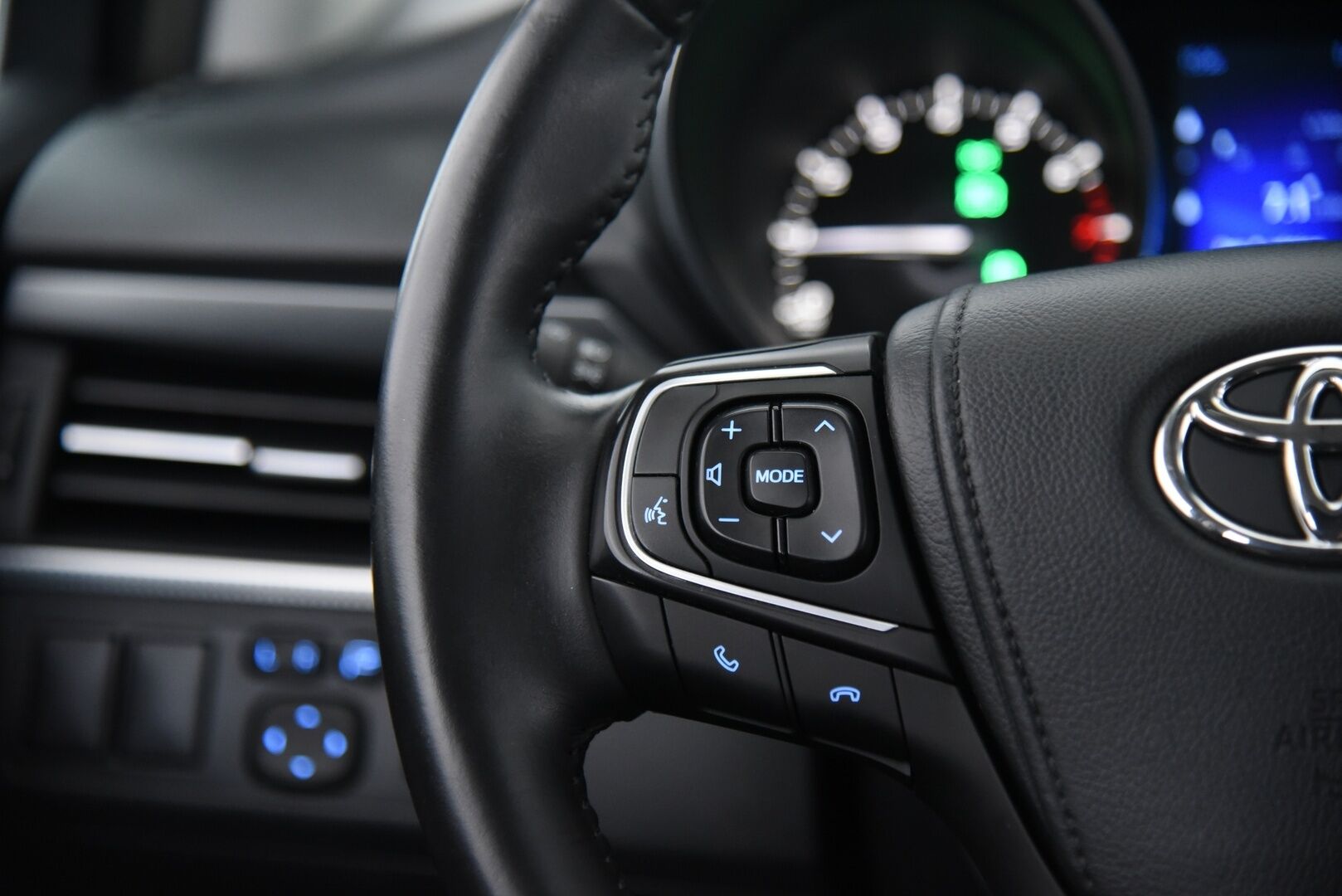 Toyota Avensis 2017 1,8 Valvematic Active Edition Touring Sports Multidrive S / Koukku / Lohko+Sisäpist. / P.kamera / Kaistavahti / LED - Juuri huollettu hieno Suomi-auto! / Juuri katsastettu!