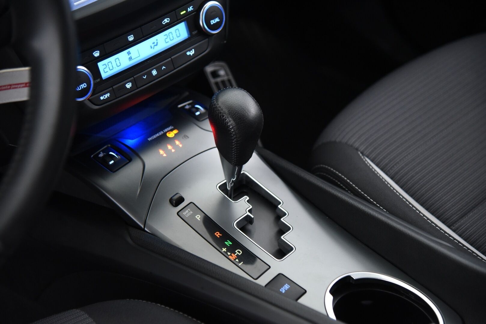 Toyota Avensis 2017 1,8 Valvematic Active Edition Touring Sports Multidrive S / Koukku / Lohko+Sisäpist. / P.kamera / Kaistavahti / LED - Juuri huollettu hieno Suomi-auto! / Juuri katsastettu!