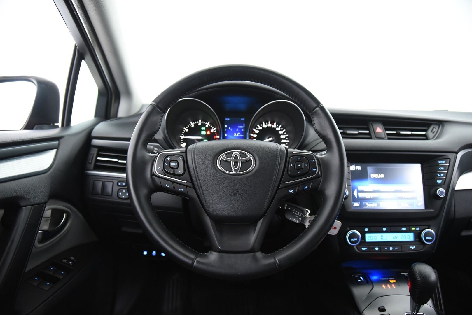 Toyota Avensis 2017 1,8 Valvematic Active Edition Touring Sports Multidrive S / Koukku / Lohko+Sisäpist. / P.kamera / Kaistavahti / LED - Juuri huollettu hieno Suomi-auto! / Juuri katsastettu!