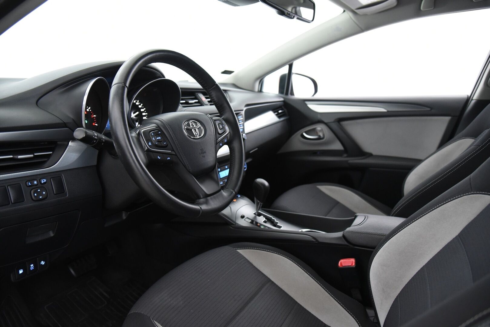 Toyota Avensis 2017 1,8 Valvematic Active Edition Touring Sports Multidrive S / Koukku / Lohko+Sisäpist. / P.kamera / Kaistavahti / LED - Juuri huollettu hieno Suomi-auto! / Juuri katsastettu!
