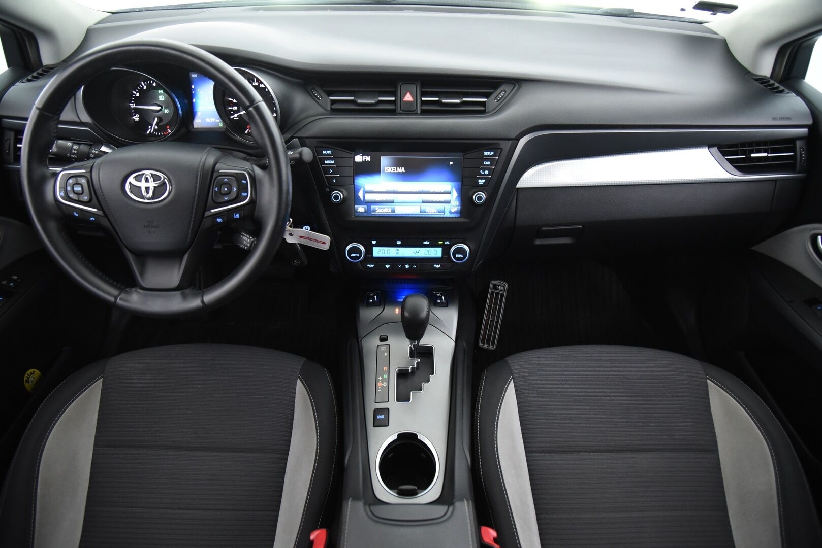 Toyota Avensis 2017 1,8 Valvematic Active Edition Touring Sports Multidrive S / Koukku / Lohko+Sisäpist. / P.kamera / Kaistavahti / LED - Juuri huollettu hieno Suomi-auto! / Juuri katsastettu!