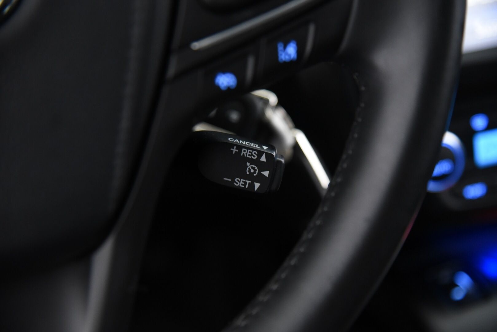 Toyota Avensis 2017 1,8 Valvematic Active Edition Touring Sports Multidrive S / Koukku / Lohko+Sisäpist. / P.kamera / Kaistavahti / LED - Juuri huollettu hieno Suomi-auto! / Juuri katsastettu!